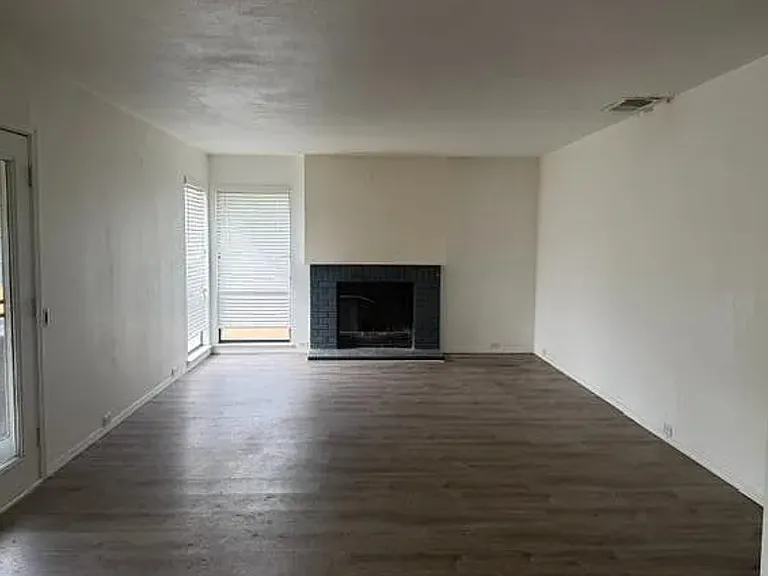 8107 Darien Cir — Photo 2