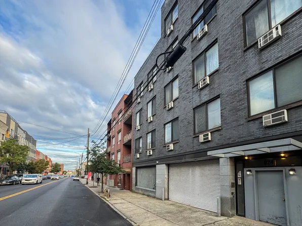 924 Metropolitan Avenue image 31 of 36