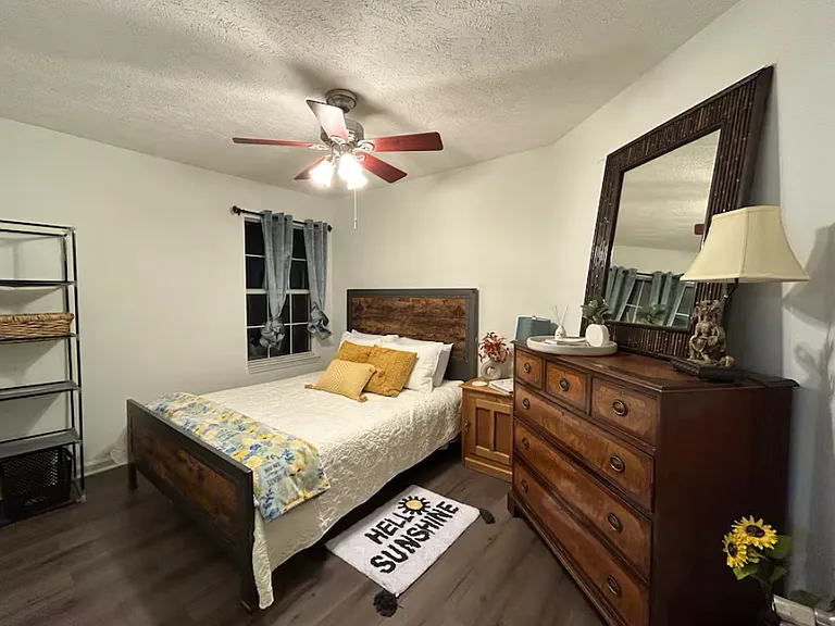 2762 Riverbend Dr — Photo 4