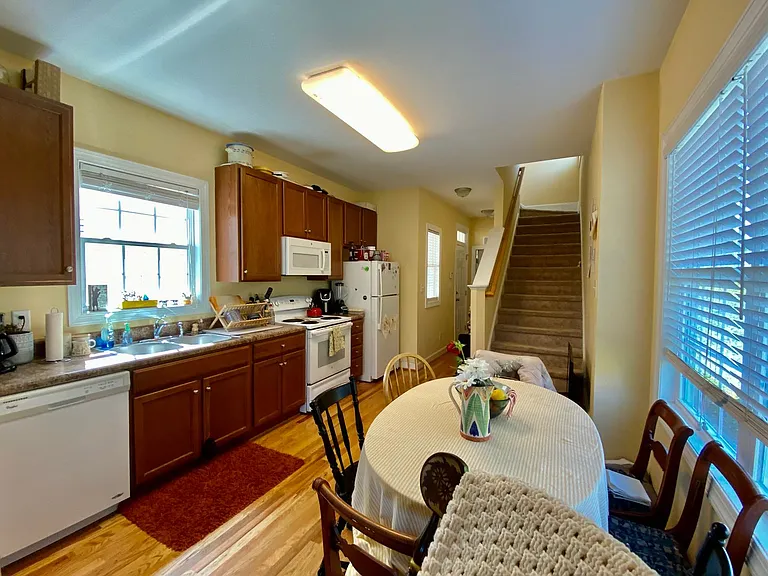 3925 Lexington Dr — Photo 6
