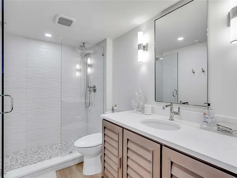 5611 Gulf Of Mexico Dr #1 — Photo 9