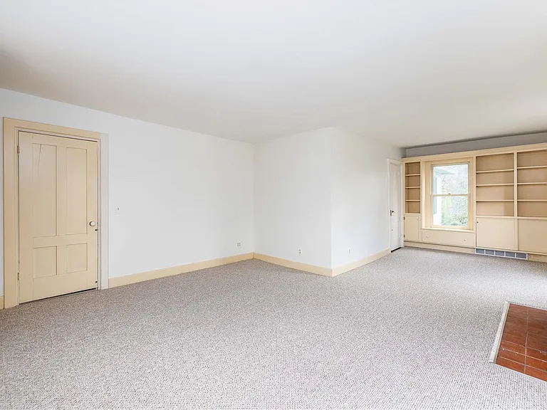 1253 Fairport Rd — Photo 27