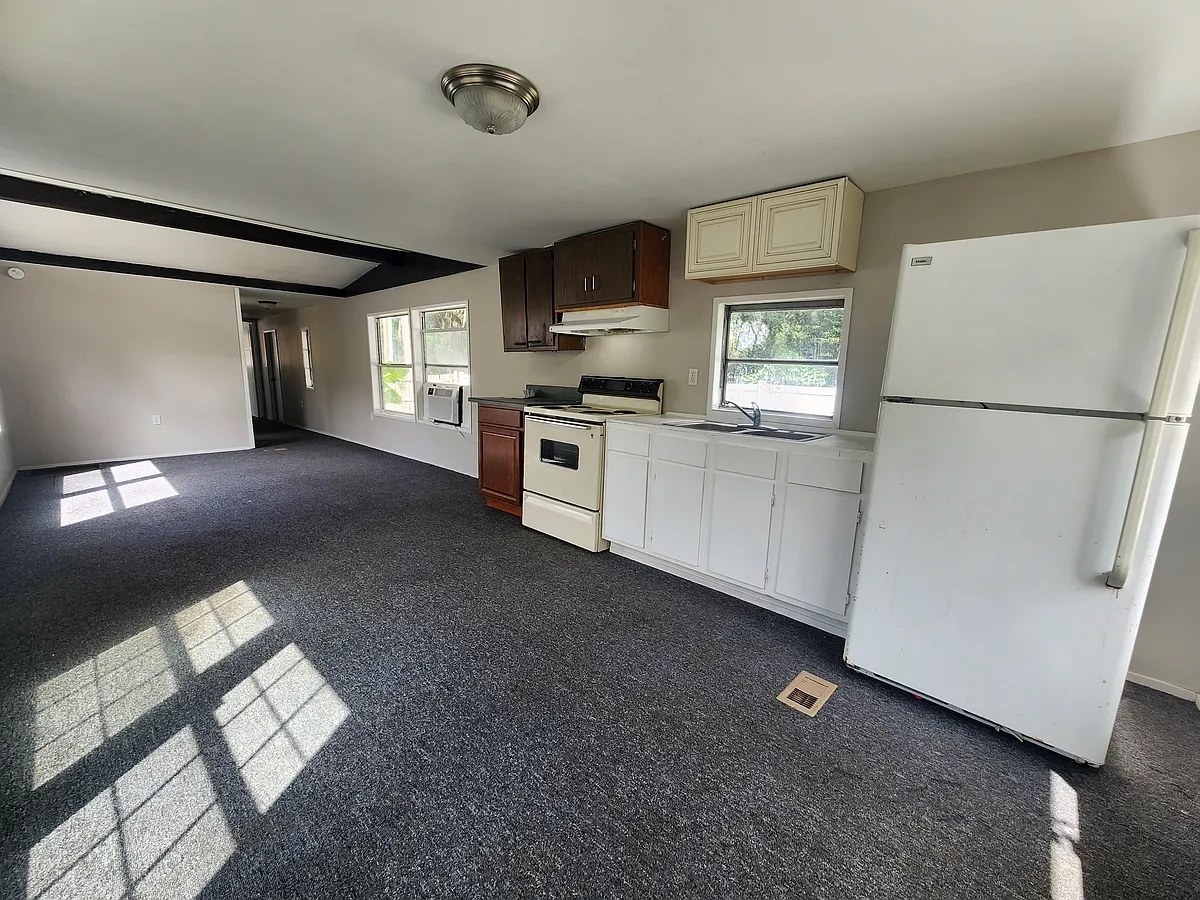 Building Photo - 6540 SE 25th Ct