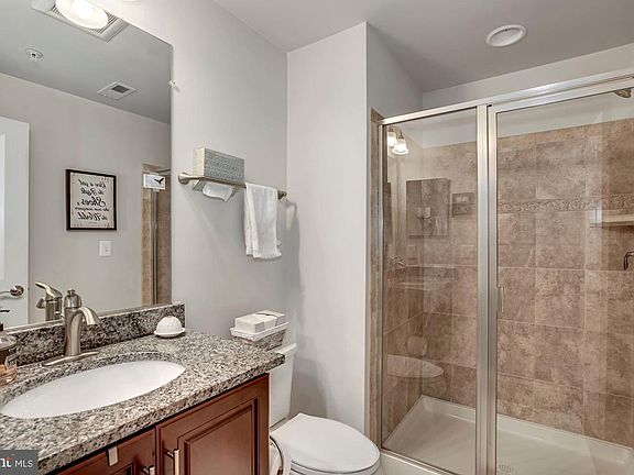 5th image of 617 E Custis Ave