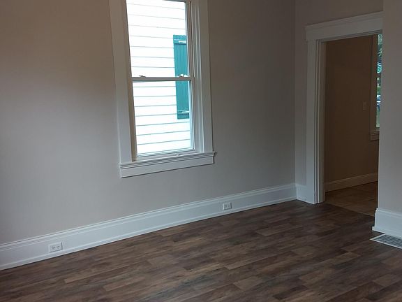 2nd image of 6004 Desmond St