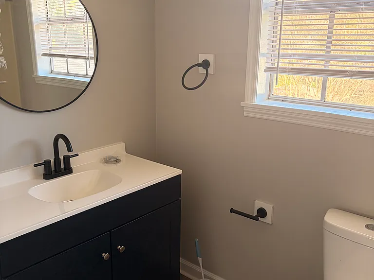 Crimson Cir — Photo 9