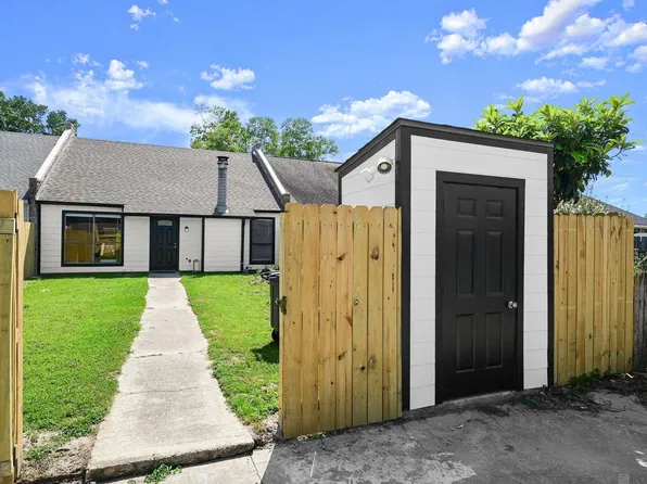 8826 Pecan Tree Dr, Baton Rouge, LA 70810