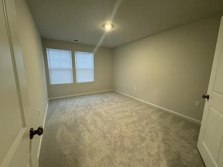 2210 Kasota Ln — Photo 15