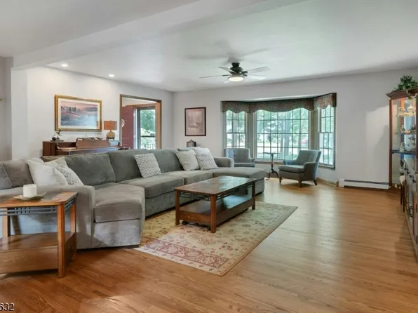 20 Lark Ln, Jefferson Twp., NJ 07438