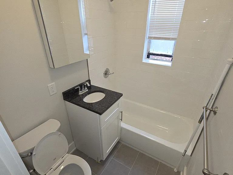 52 Newkirk St #402 — Photo 8