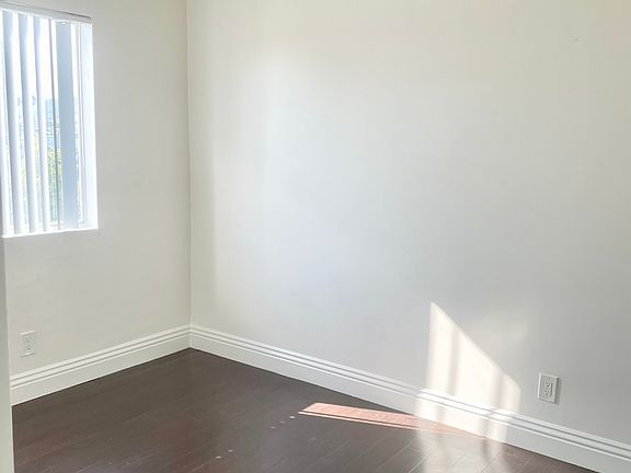 5th image of 6123 Eleanor Ave #203