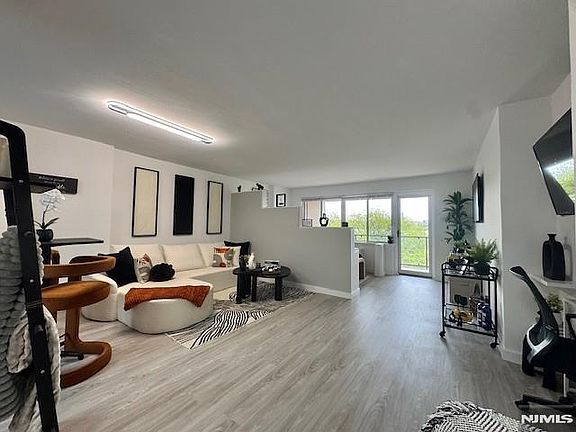 5th image of 1203 River Rd APT 5G