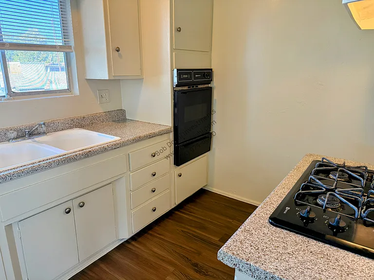 62 N San Mateo St #C — Photo 6