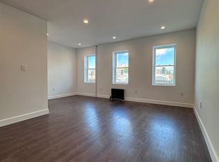 4034 162nd St, Flushing, NY 11358