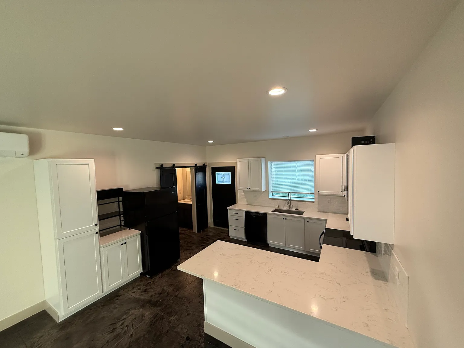 3BR 3.5BA 1760 sq. ft. House — Photo 2