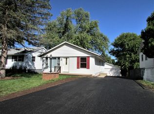 908 Central Park Dr, Round Lake Beach, IL 60073