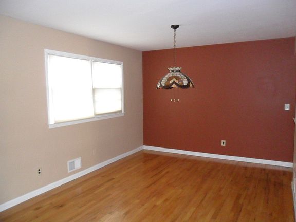 5th image of 339 Oak Ave