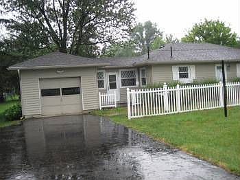 1st image of 1575 Lancaster Ave