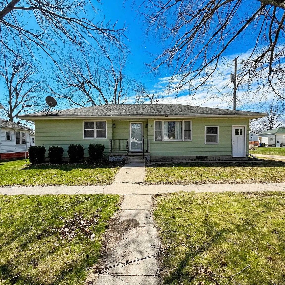 309 4th St photo 1