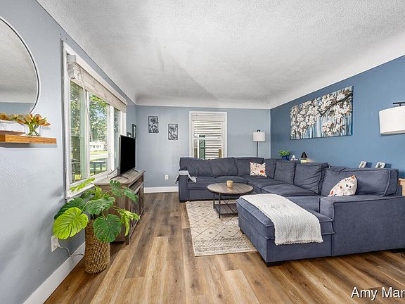 4th image of 4526 Rhodes Ave SW
