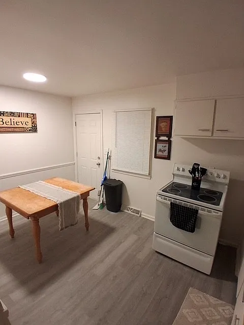 2202 South Cedar Ave - Room 1 — Photo 3