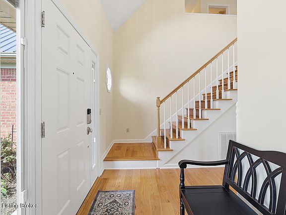 3rd image of 504 Chaucer Dr