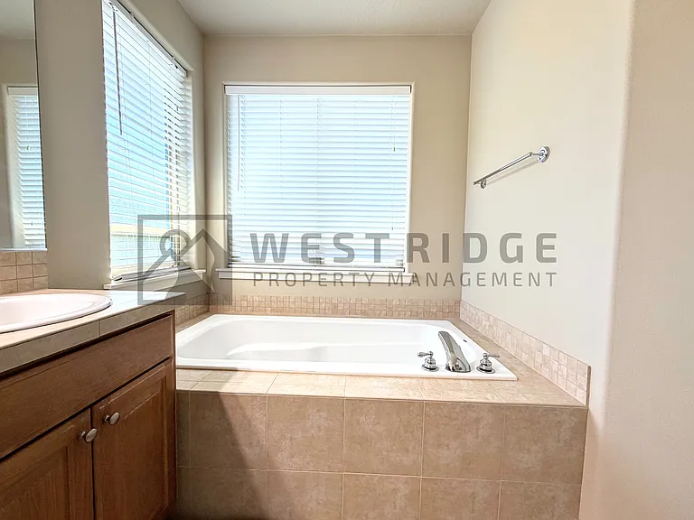14037 SW Walnut Creek Way — Photo 7