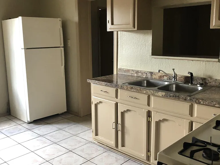 4118 Cedar Ave — Photo 3