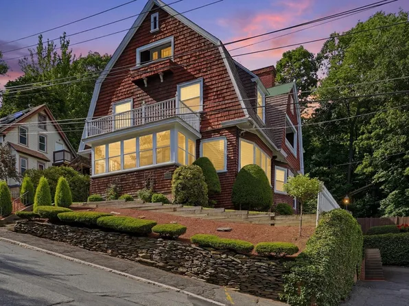 11 Weymouth St, Fitchburg, MA 01420