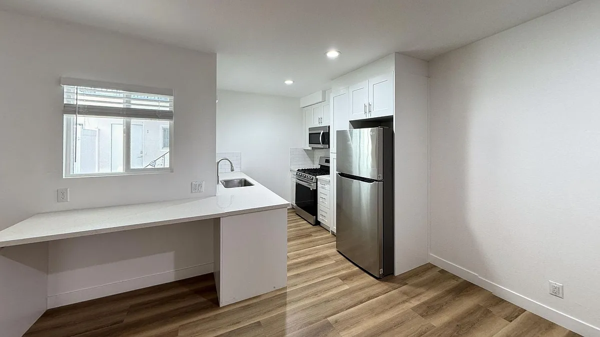 Building Photo - 3630 Midvale Ave #6