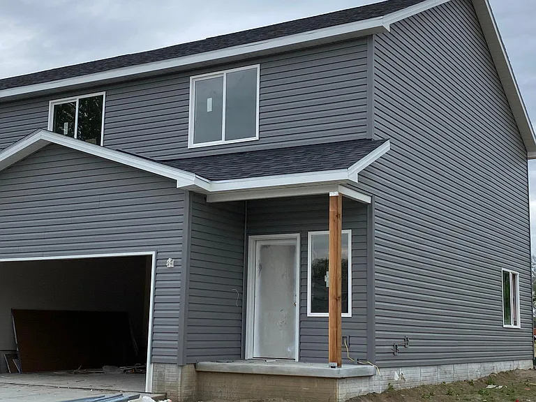 1628 W B St — Photo 2