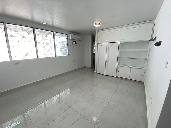 5th image of 4 Calle 10 #1