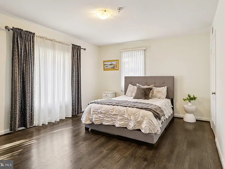 5301 Goldsboro Rd — Photo 40