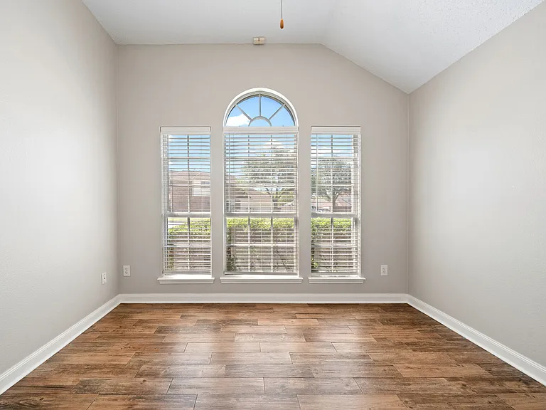 7512 Brookview Dr — Photo 8