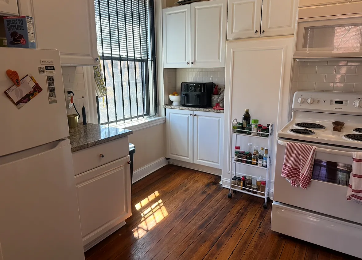 3 bed, 9999 sqft, $5,100 — Photo 2