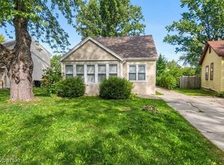 20535 Ridgemont Rd, Harper Woods, MI 48225