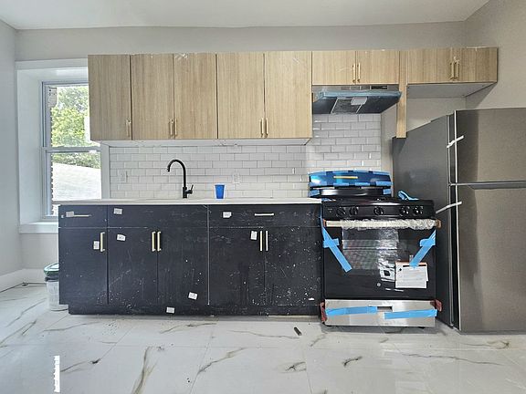 2nd image of 190 Park St #103