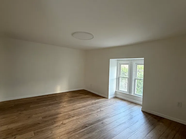 22 Weible St — Photo 16