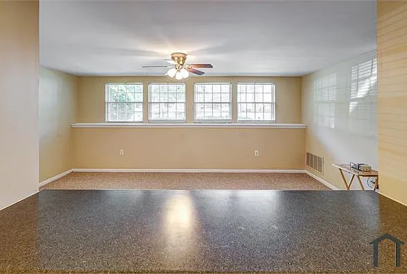 7600 Roscommon Ct #4 — Photo 9