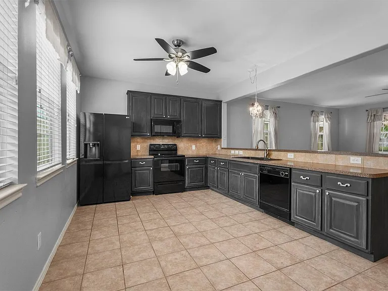 2131 Kemah Village Dr — Photo 14
