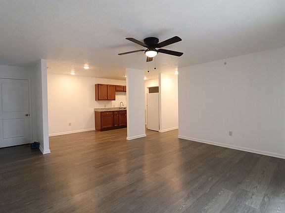 2nd image of 1409 W Spruce Way #84B744148