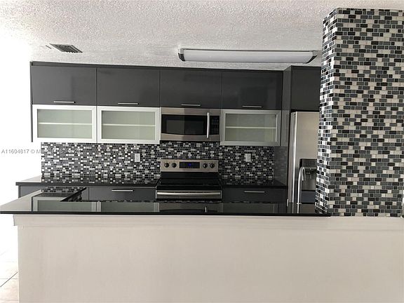 4th image of 836 NW 82nd Ave