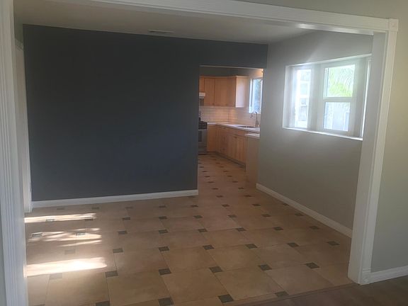 3rd image of 1336 Park Ave