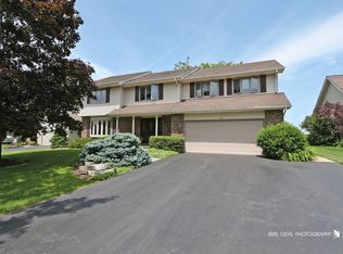 506 Whispering Pines Rd, Lindenhurst, IL 60046