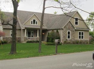 1063 S East St, Fenton, MI 48430