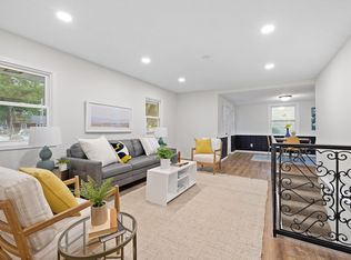 2324 Holloway Ave E, Maplewood, MN 55109