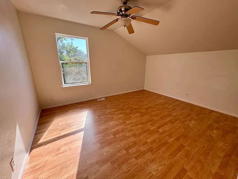 1094 NE Conifer Blvd #2 — Photo 18
