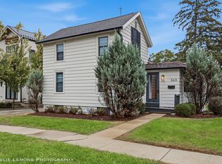 560 N Webster St, Naperville, IL 60563