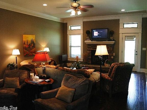 4th image of 2403 Valley Dr