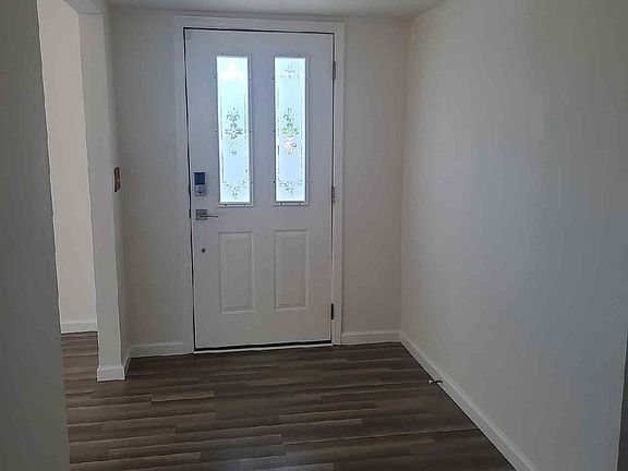 3rd image of 133 Oak St